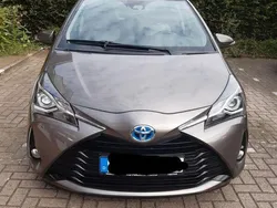 Grau Gebraucht 2017 Toyota Yaris Comfort Kleinwagen | 11.111 € (Fairer Preis)