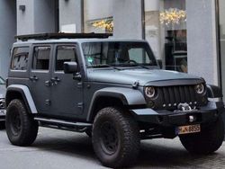 Grau Gebraucht 2011 Jeep Wrangler Unlimited Sahara SUV | 32.900 €