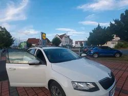 Weiß Gebraucht 2014 Skoda Octavia Kombi | 7.500 € (Etwas zu teuer)