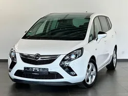 Weiß Gebraucht 2016 Opel Zafira Tourer Van / Kleinbus | 9.699 € (Guter Preis)