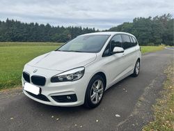 Weiß Gebraucht 2015 BMW 218 Gran Tourer Van / Kleinbus | 11.900 € (Fairer Preis)
