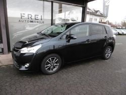 Grün Gebraucht 2013 Toyota Verso Life Van / Kleinbus | 8.700 € (Fairer Preis)