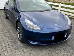 Blau Gebraucht 2022 Tesla Model 3 Limousine | 29.900 € (Etwas zu teuer)