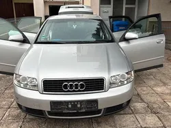 Grau Gebraucht 2001 Audi A4 Limousine | 1.050 € (Superpreis)
