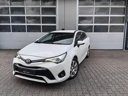 Weiß Gebraucht 2015 Toyota Avensis Business Edition Kombi | 10.990 € (Fairer Preis)