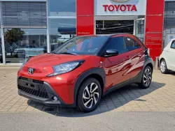 Chili red / night sky black Neu 2025 Toyota Aygo Team Kleinwagen | 16.990 €