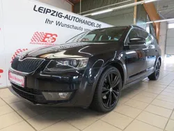 Schwarz Gebraucht 2014 Skoda Octavia Elegance Kombi | 10.474 € (Fairer Preis)