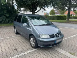 Grau Gebraucht 2010 Seat Alhambra Van / Kleinbus | 4.800 €