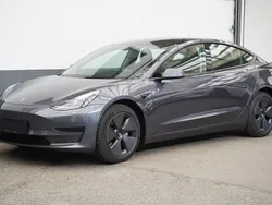 Grau Gebraucht 2023 Tesla Model 3 Standard Range Limousine | 25.850 € (Guter Preis)