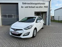 Weiß Gebraucht 2013 Hyundai i30 Classic Limousine | 6.900 € (Fairer Preis)