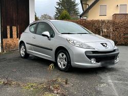 Silber Gebraucht 2009 VW Golf VI Kleinwagen | 2.200 €