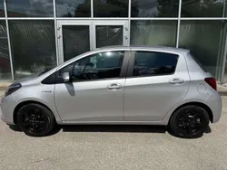 Silver metallic Gebraucht 2015 Toyota Yaris Hybrid Comfort Kleinwagen | 9.980 € (Fairer Preis)