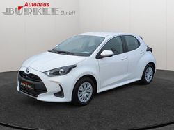 Weiß Gebraucht 2022 Toyota Yaris Hybrid Business Edition Kleinwagen | 18.390 € (Guter Preis)