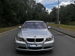 Silber Gebraucht 2005 BMW 320 Limousine | 10.000 €