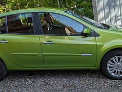 Grün Gebraucht 2011 Renault Clio II Dynamique Limousine | 3.500 € (Fairer Preis)