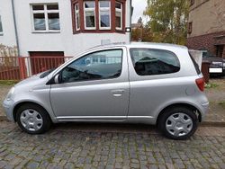 Grau Gebraucht 2004 Toyota Yaris Sol Limousine | 4.350 € (Teuer)
