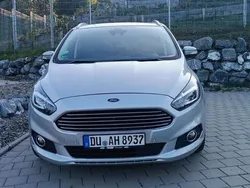 Grau Gebraucht 2016 Ford S-MAX Titanium Van / Kleinbus | 15.100 € (Fairer Preis)