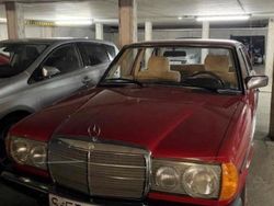 Rot Gebraucht 1982 Mercedes 200 Limousine | 12.300 €