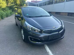 Grau Gebraucht 2018 Kia Ceed Edition 7 Limousine | 11.450 € (Fairer Preis)