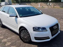 Weiß Gebraucht 2010 Audi A3 Sportback Attraction Limousine | 7.490 € (Fairer Preis)