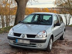 Silber Gebraucht 2004 Renault Clio II Authentique Kleinwagen | 3.000 € (Etwas zu teuer)