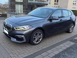 Grau Gebraucht 2021 BMW 118 Luxury Line Kleinwagen | 19.900 € (Fairer Preis)