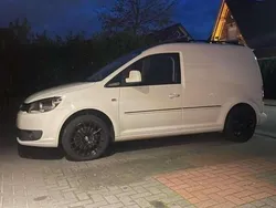Schwarz Gebraucht 2014 VW Caddy Edition Van / Kleinbus | 11.299 € (Teuer)