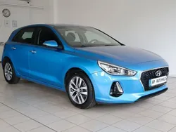 Ara blue / met Gebraucht 2017 Hyundai i30 Trend Limousine | 14.990 € (Guter Preis)