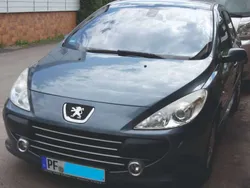 Grau Gebraucht 2007 Peugeot 307 Limousine | 4.500 €