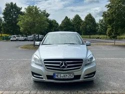 Grau Gebraucht 2013 Mercedes R300 Van / Kleinbus | 18.000 €