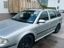 Silber Gebraucht 2002 Skoda Octavia Kombi | 5.500 €