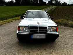 Rot Gebraucht 1987 Mercedes E300 Limousine | 6.000 €