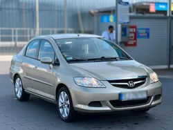 Gold Gebraucht 2009 Honda City Limousine | 1.600 €