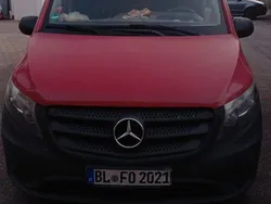 Rot Gebraucht 2018 Mercedes Vito Van / Kleinbus | 5.800 €