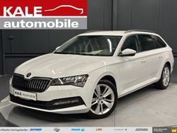 Moonweiss metallic Gebraucht 2021 Skoda Superb Ambition Kombi | 25.970 € (Fairer Preis)