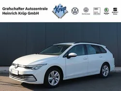 Weiß Gebraucht 2022 VW Golf VIII Life Kombi | 18.890 € (Fairer Preis)
