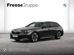 Sophistograu brillanteffekt me Gebraucht 2024 BMW 520 M Sport Kombi | 58.990 € (Fairer Preis)