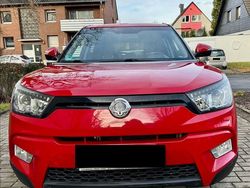 Rot Gebraucht 2015 Ssangyong (KGM) Tivoli Sapphire SUV | 8.949 € (Etwas zu teuer)
