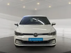 Weiß Gebraucht 2021 VW Golf VIII Life Limousine | 19.900 € (Fairer Preis)