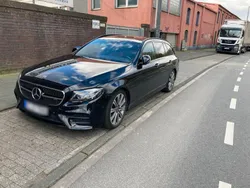 Schwarz Gebraucht 2017 Mercedes E350 AMG line Kombi | 30.700 €