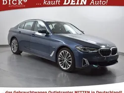 Arctic race blue met. Gebraucht 2023 BMW 545e Luxury Line Limousine | 39.950 €
