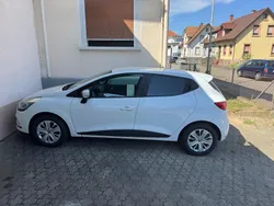 Weiß Gebraucht 2016 Renault Clio IV Life Kleinwagen | 7.800 € (Guter Preis)