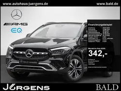 Metalliclack kosmosschwarz Gebraucht 2024 Mercedes GLA180 Progressive SUV | 36.390 € (Fairer Preis)