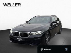 Black sapphire (schwarz) Gebraucht 2022 BMW 520 M Sport Kombi | 34.890 € (Fairer Preis)
