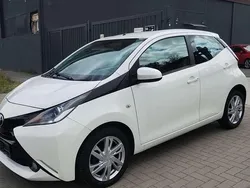 Solid white Gebraucht 2015 Toyota Aygo X-play Kleinwagen | 5.950 € (Fairer Preis)