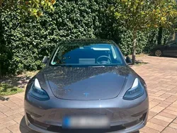 Grau Gebraucht 2022 Tesla Model 3 Limousine | 31.000 € (Fairer Preis)