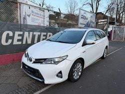 Weiß Gebraucht 2015 Toyota Auris Touring Sports Edition Kombi | 11.980 € (Guter Preis)