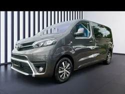 Basaltgraumetallic(evl) Gebraucht 2023 Toyota Proace Verso Team Kombi | 42.780 € (Etwas zu teuer)