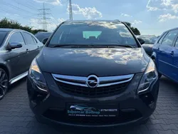 Grau Gebraucht 2015 Opel Zafira Tourer Style Van / Kleinbus | 8.100 € (Fairer Preis)