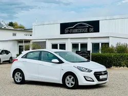 Polar white Gebraucht 2015 Hyundai i30 Classic Limousine | 7.690 € (Fairer Preis)